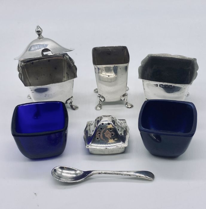 A 3 piece hallmarked silver condiment set, Chester 1938 - Image 2 of 2