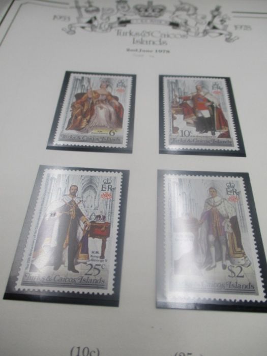 A large collection of UK and world wide loose leaf stamps. Lot also includes some part completed - Image 42 of 146