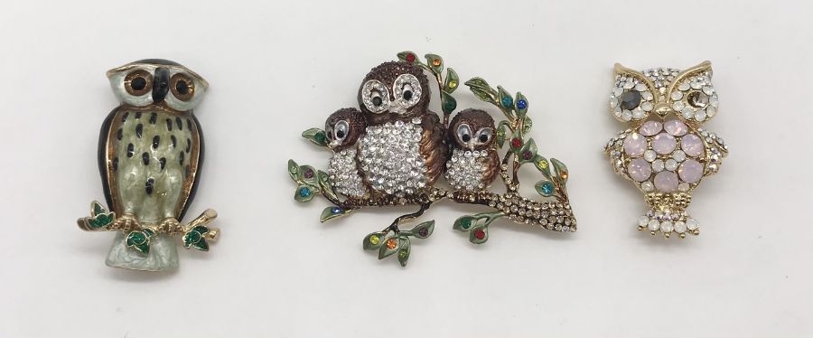 A collection of Butler & Wilson owl broches and other jewellery - Image 3 of 3