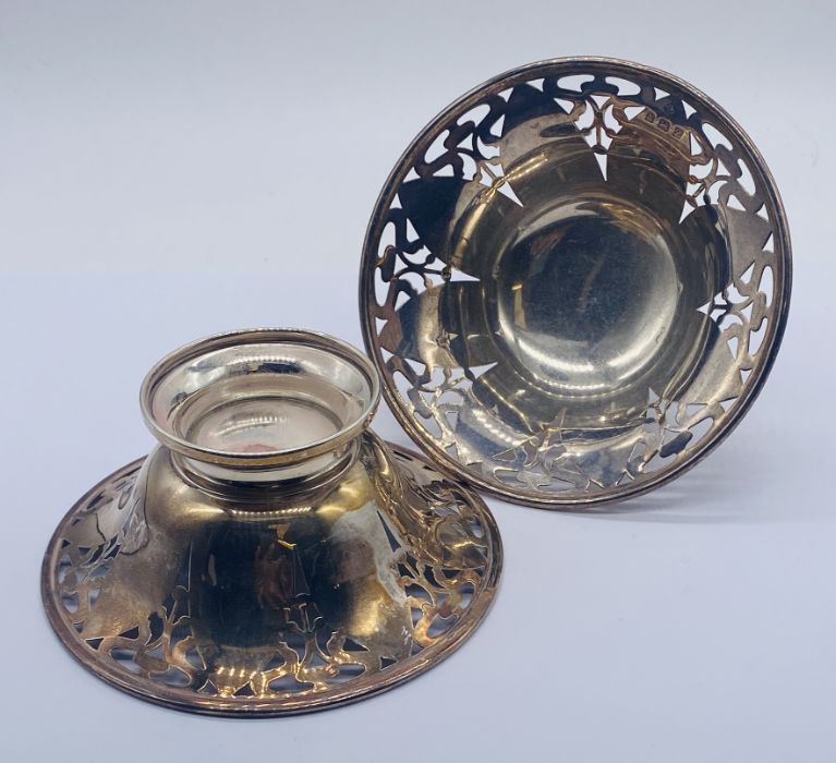 A pair of hallmarked silver dishes with pierced decoration - Image 2 of 2