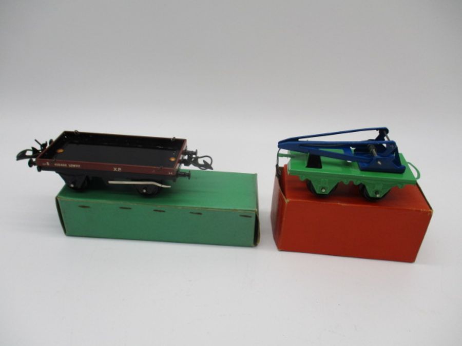 A collection of nine boxed Hornby Trains O gauge rolling stock including three coaches (42117, - Bild 3 aus 7