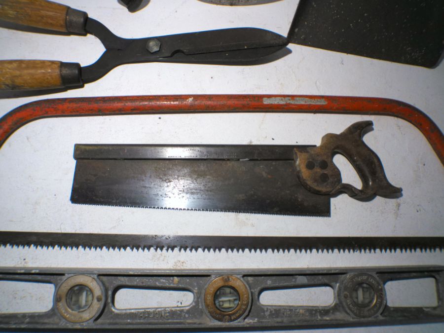 A quantity of various vintage tools and gardening items including shovel, spades, gardeners fork, - Bild 7 aus 8