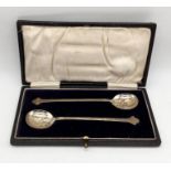 A cased pair of hallmarked silver spoons