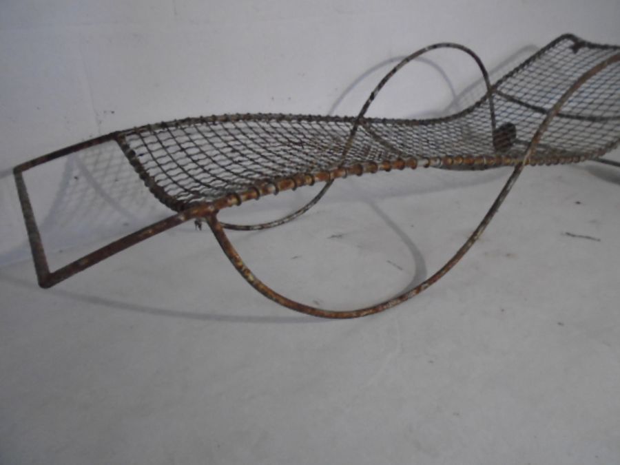 A vintage wire work sun lounger - Image 3 of 4