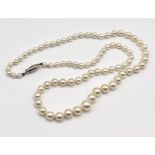 A pearl necklace with 9ct gold clasp