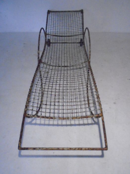 A vintage wire work sun lounger - Image 4 of 4