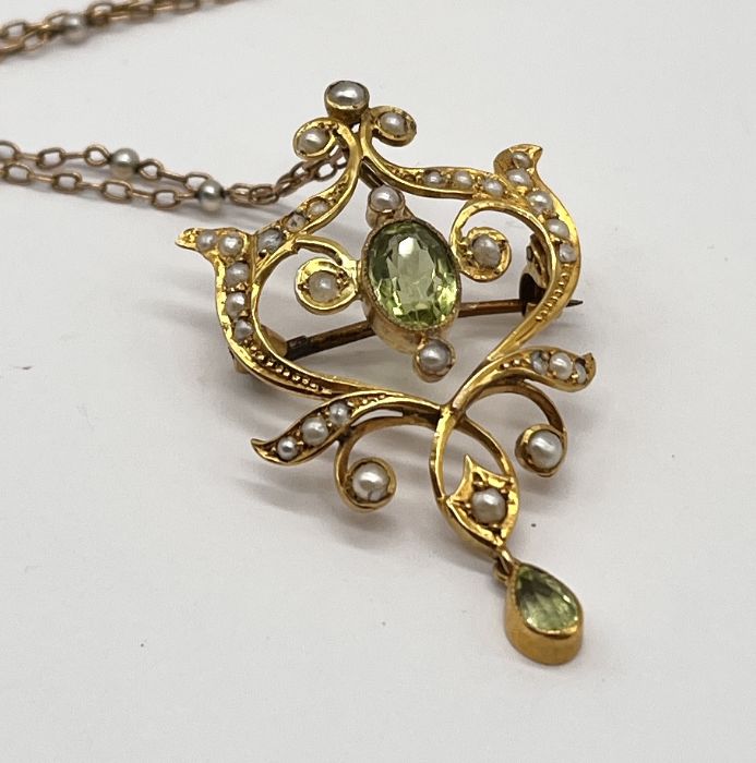 An Art Nouveau 9ct gold pendant set with peridot and seed pearls on an unmarked gold chain set - Image 2 of 2