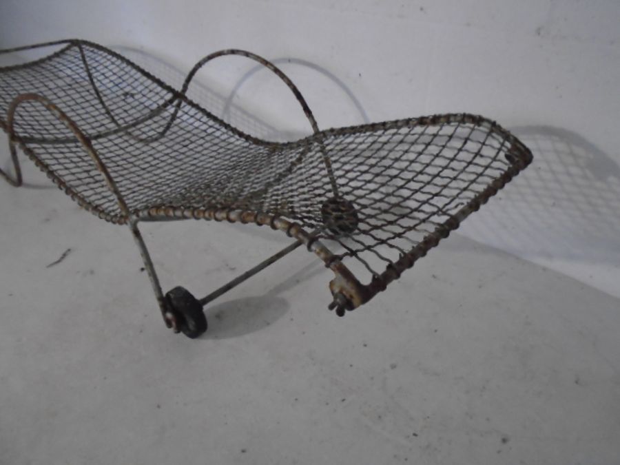 A vintage wire work sun lounger - Image 2 of 4
