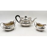 A hallmarked silver three piece tea set, Sheffield 1914, total weight 1129g (36.3 troy ounces)