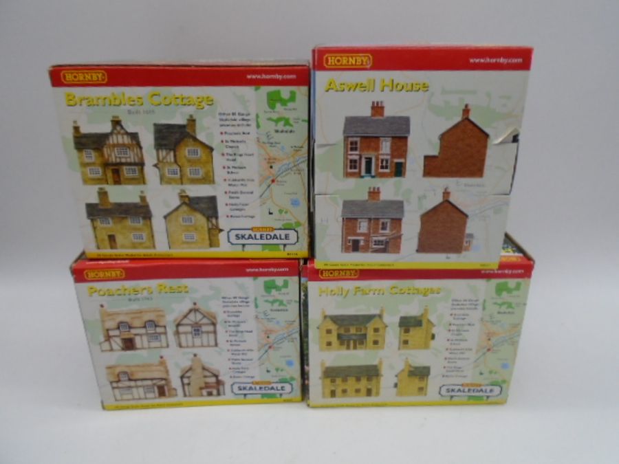 A collection of four boxed Hornby Skaledale OO gauge scale model buildings including Bramble Cottage - Image 6 of 6