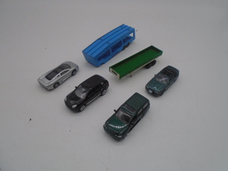 A collection of die-cast cars including 19 Corgi Olympic 2012 boxing London Black Taxi's, Maisto - Image 5 of 8