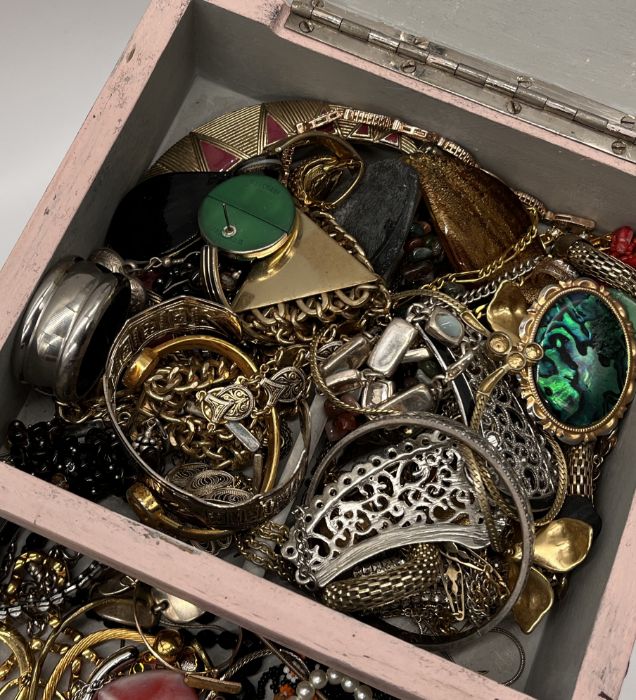 A large collection of vintage costume jewellery etc. - Image 6 of 6