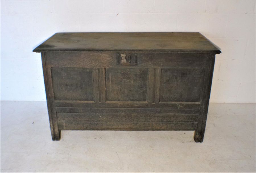 An antique oak mule chest with drawer under, length 132cm, height 80cm.