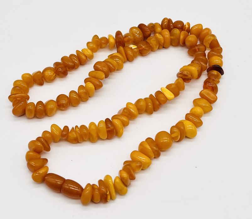 A butterscotch Baltic amber necklace, weight 36g