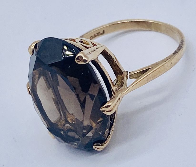 A 9ct gold smoky quartz ring - Image 2 of 3