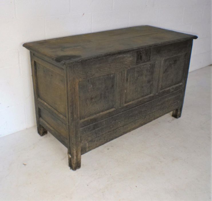 An antique oak mule chest with drawer under, length 132cm, height 80cm. - Image 3 of 6