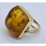 A 14ct gold ring set with amber, total weight 9.9g