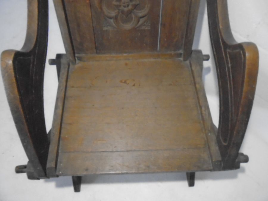 A Gothic style oak Glastonbury chair - Image 5 of 8