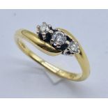 A diamond three stone ring set in 18ct gold, total weight 3.4g