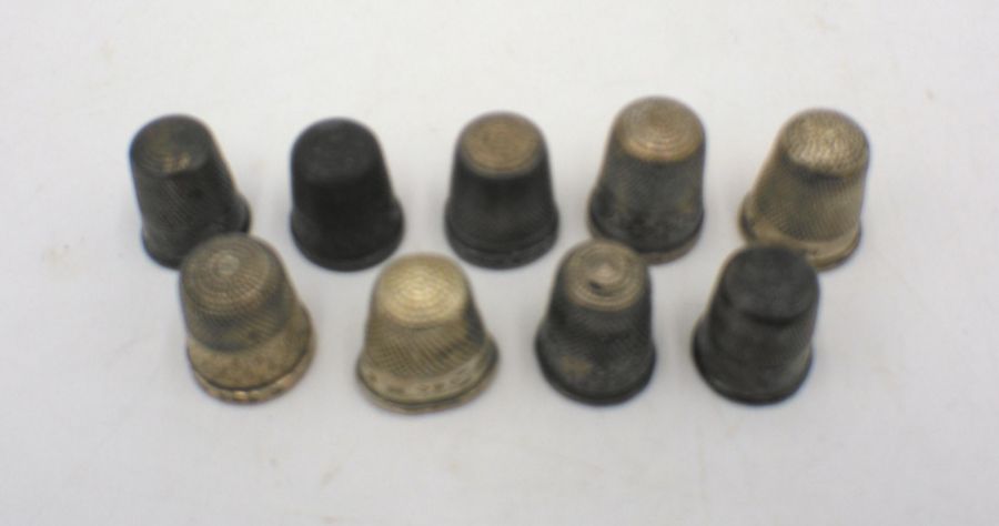 A small collection of nine hallmarked silver thimbles, some A/F. - Image 2 of 2