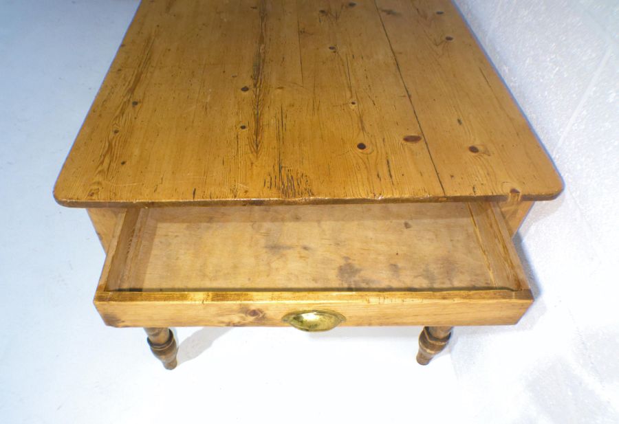 A pine farmhouse table with single drawer, length 138cm, width 86cm, height 73cm. - Image 4 of 7