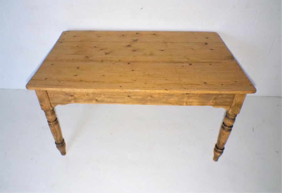 A pine farmhouse table with single drawer, length 138cm, width 86cm, height 73cm. - Image 2 of 7