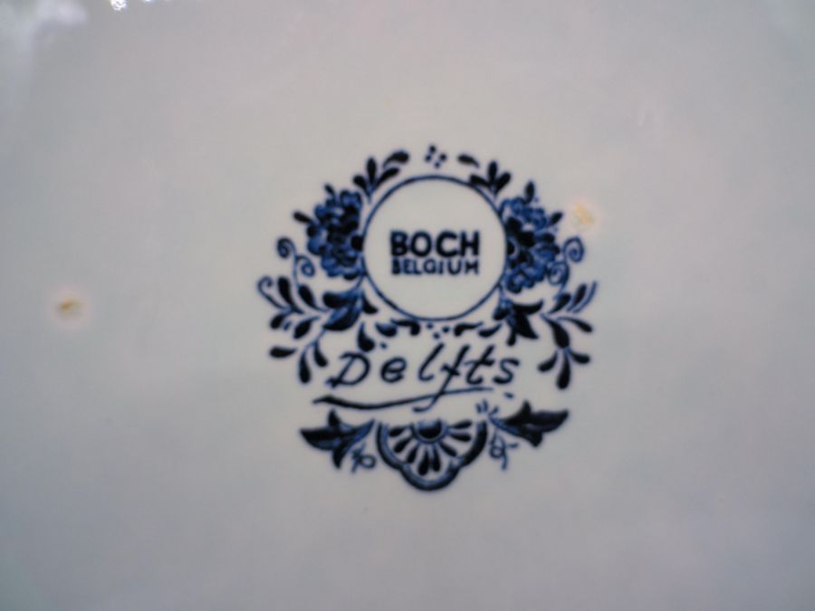 A blue and white ceramic Boch Delfts charger along with a meat platter. - Image 5 of 7