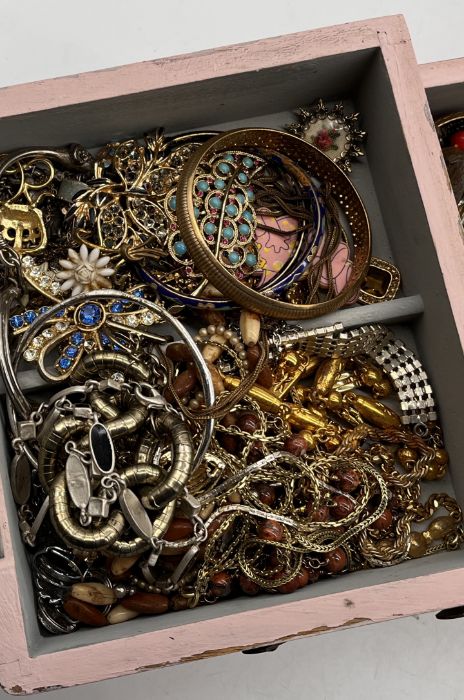 A large collection of vintage costume jewellery etc. - Image 2 of 6