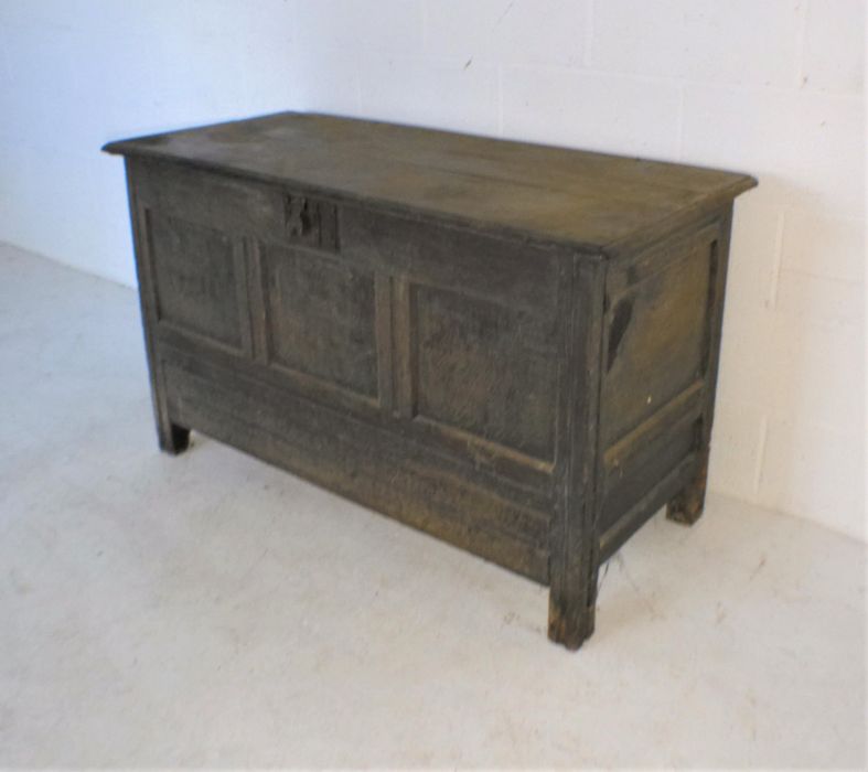 An antique oak mule chest with drawer under, length 132cm, height 80cm. - Image 2 of 6