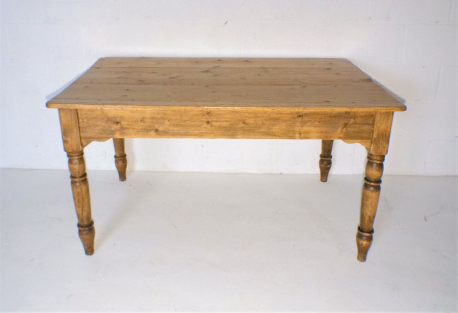 A pine farmhouse table with single drawer, length 138cm, width 86cm, height 73cm.