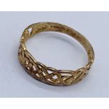 A 9ct gold Celtic design ring, weight 1.3g