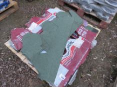 SMALL PALLET OF GREEN FELT ROOF SHINGLES.THIS LOT IS SOLD UNDER THE AUCTIONEERS MARGIN SCHEME, THERE