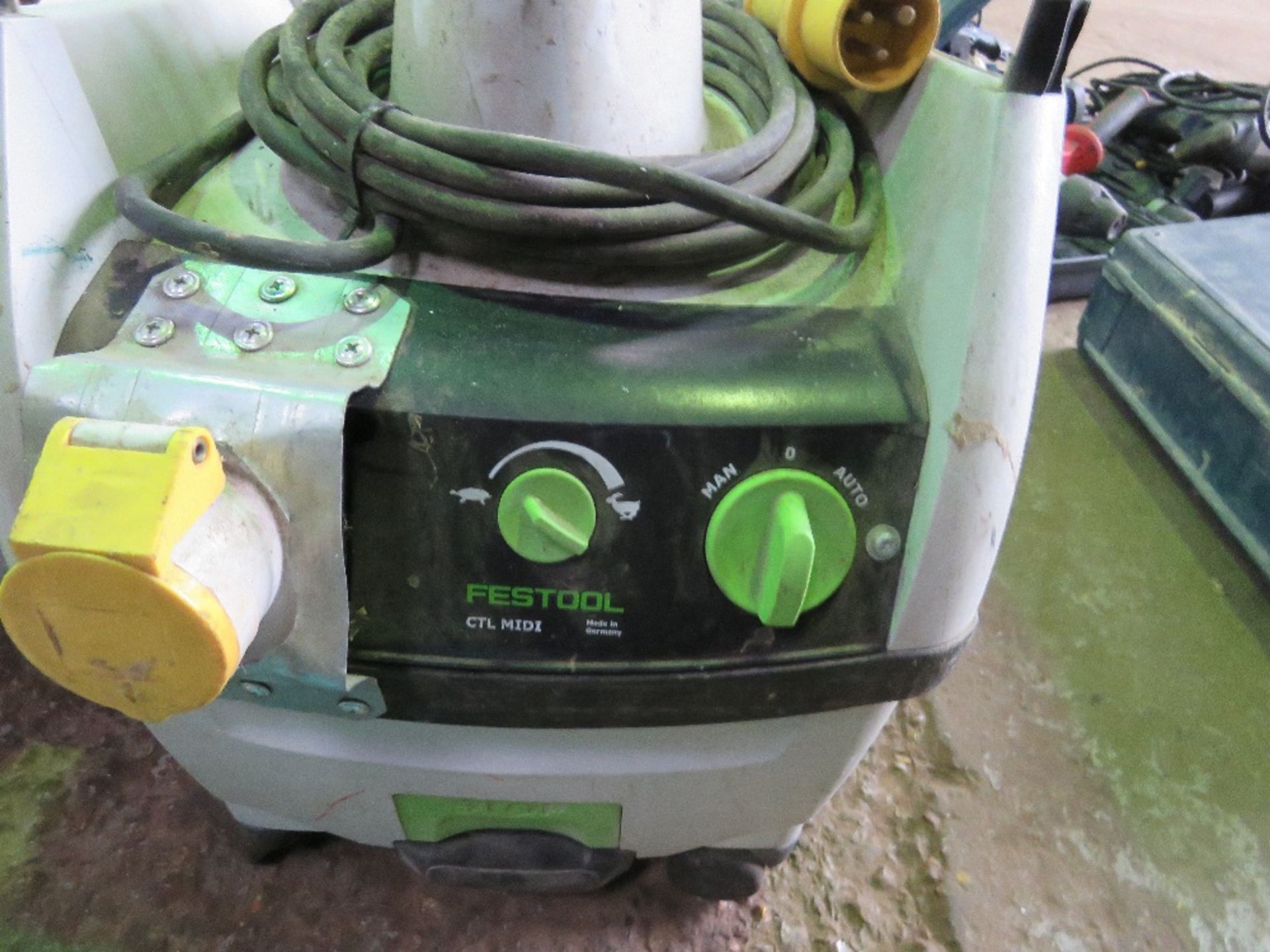 2 X FESTOOL CTL MIDI DUST EXTRACTOR UNITS. SOLD UNDER THE AUCTIONEERS MARGIN SCHEME THEREFORE NO VAT - Image 6 of 7