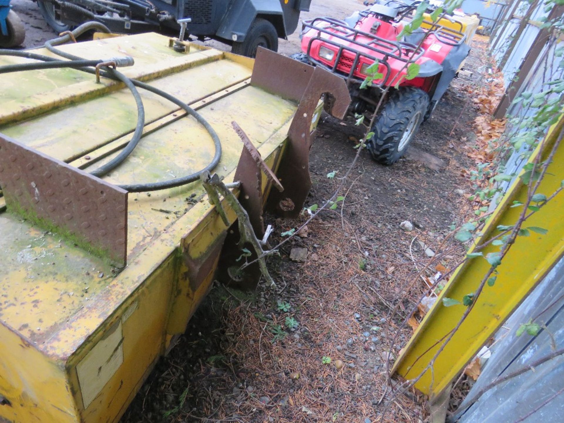SKID STEER TYPE HYDRAULIC DRIVEN BRUSH WITH COLLECTOR BIN, 6FT WIDTH APPROX. THIS LOT IS SOLD UNDER - Image 4 of 4