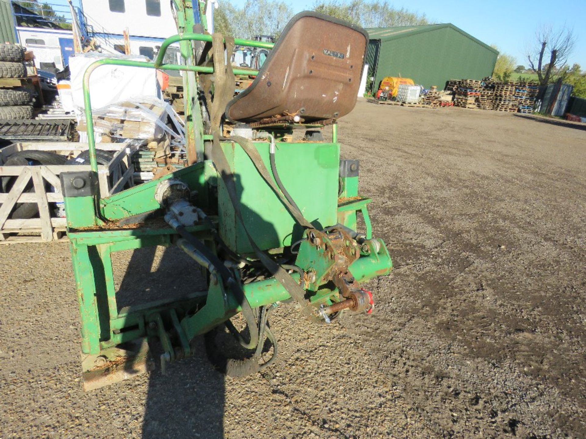 LEWIS 200 TRACTOR 3 POINT LINKAGE MOUNTED BACKHOE WITH HYDRAULIC OFFSET. YEAR 2007. 2 X BUCKETS. - Image 2 of 6