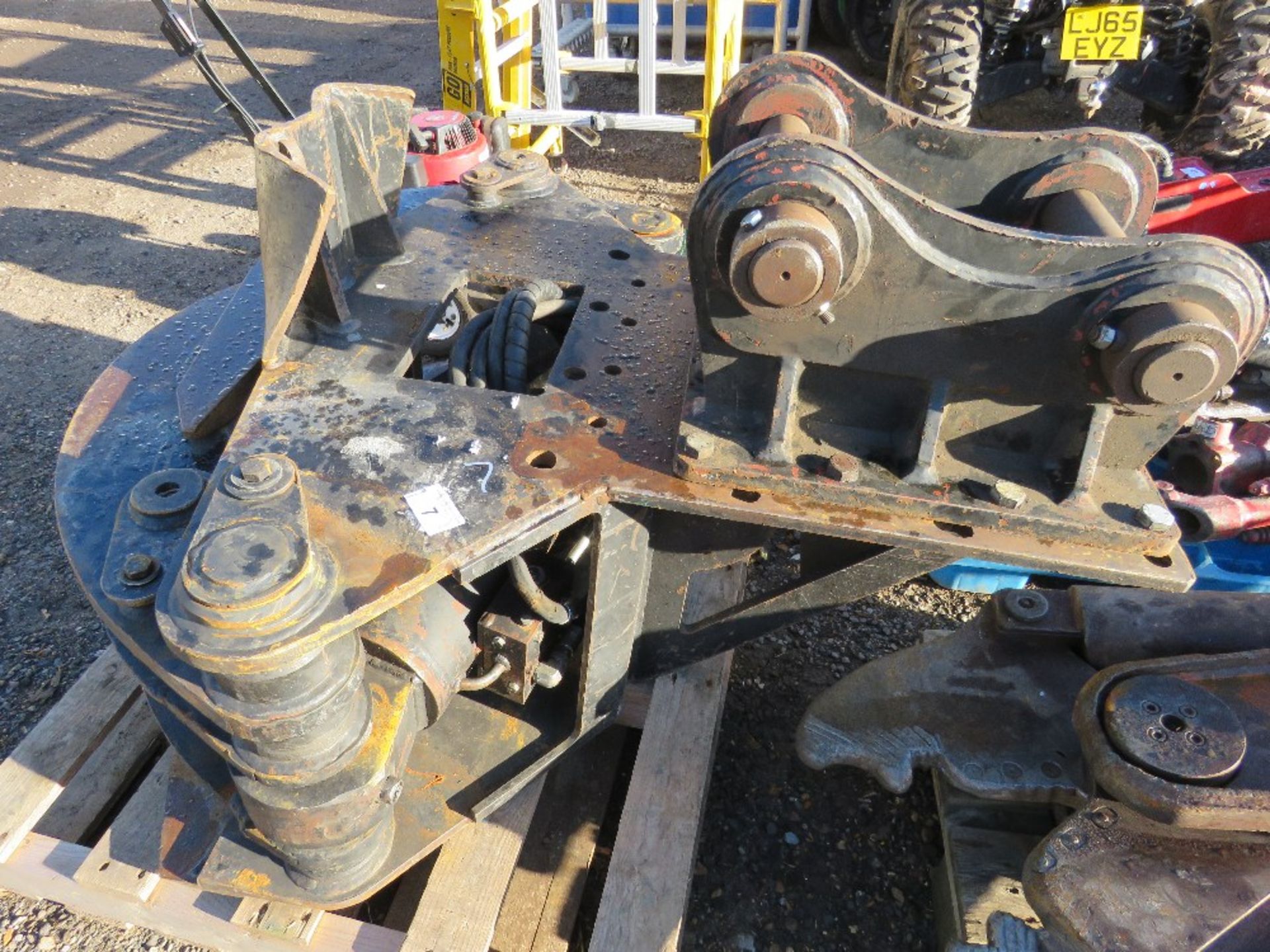 EXCAVATOR MOUNTED HYDRAULIC TREE SHEAR, ON 65MM PINNED BRACKET.