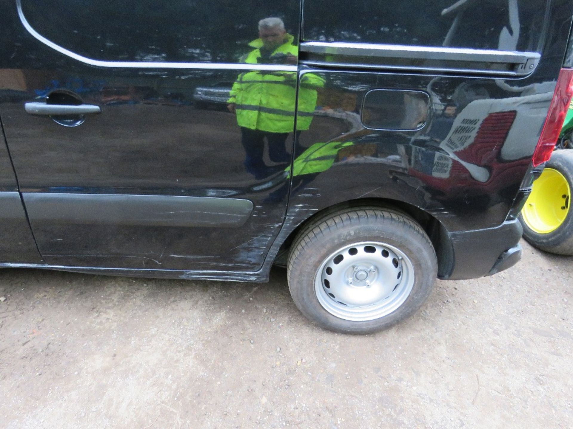 CITROEN BERLINGO PANEL VAN, BLACK, REG:CA15 ZZG. 90,628 REC MILES. WITH V5, TESTED TILL 30.6.22. WH - Image 4 of 8