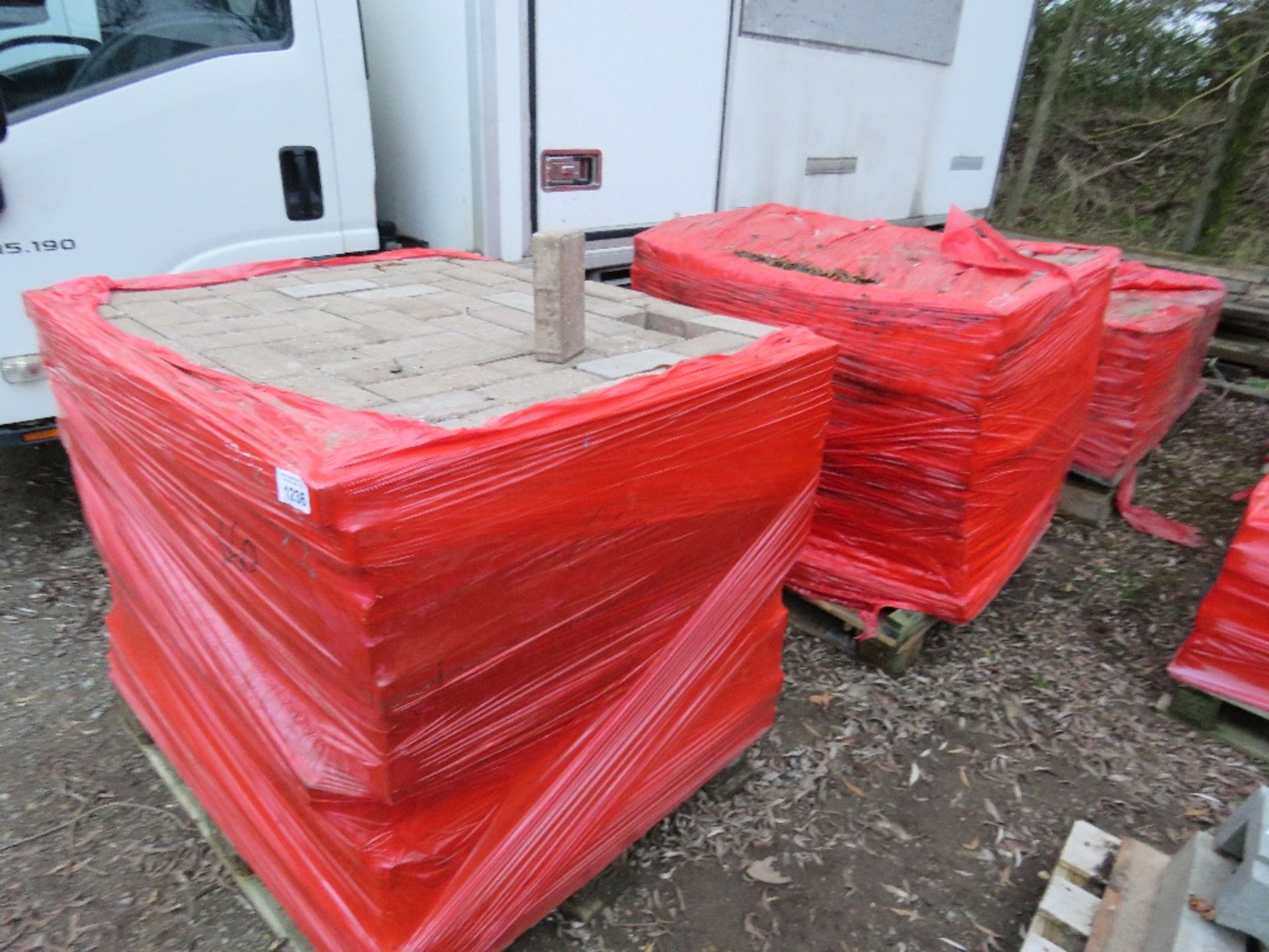 4 X PALLETS OF GREY PAVERS, 2480NO IN TOTAL APPROX. THIS LOT IS SOLD UNDER THE AUCTIONEERS MARGIN SC - Image 2 of 7