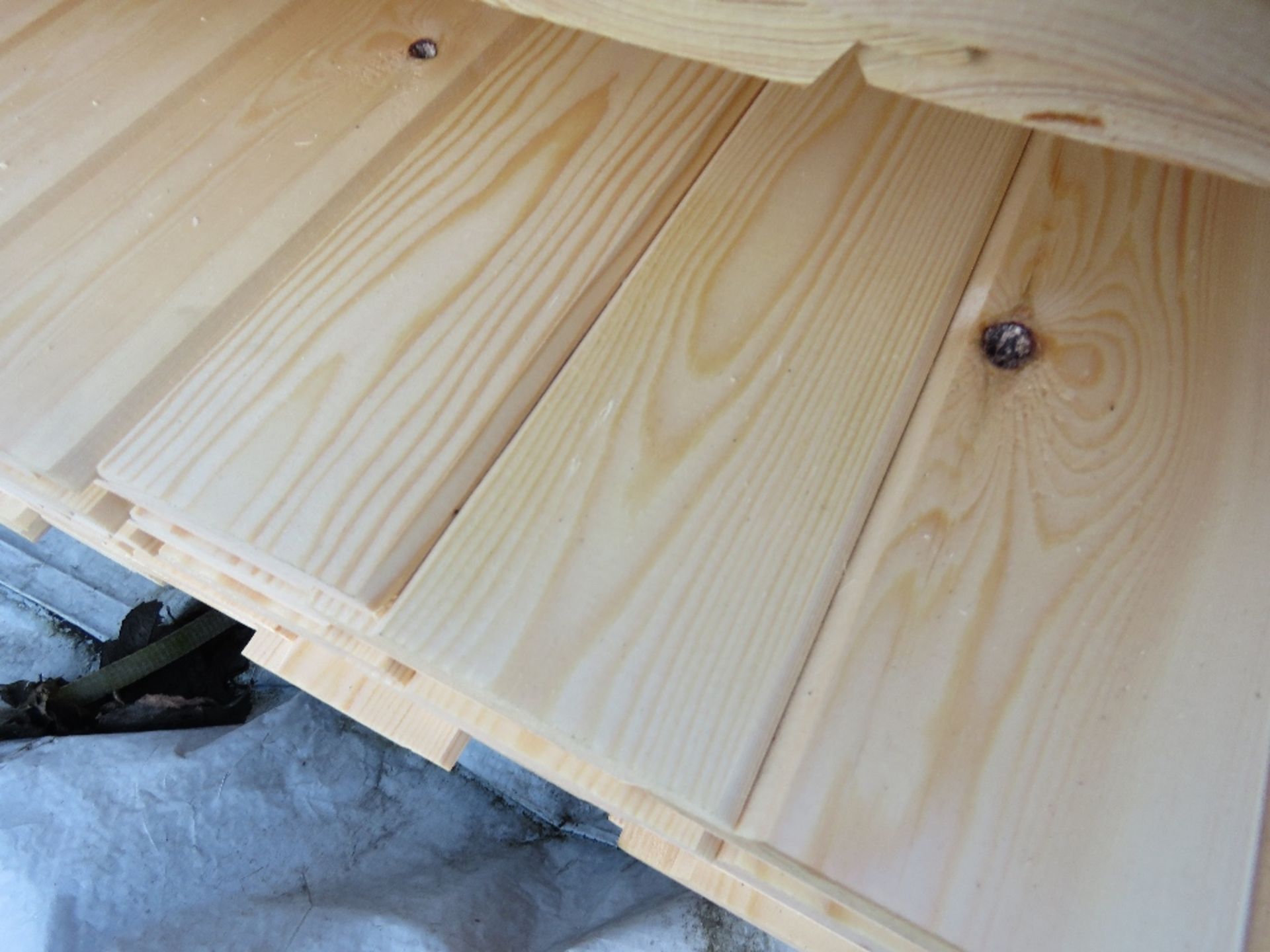 PACK OF UNTREATED SHIPLAP TIMBER. SIZE: 1.58M LENGTH X 95MM WIDE APPROX. - Image 4 of 4