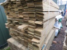 LARGE PACK OF PRESSURE TREATED FEATHER EDGE TIMBER FENCE CLADDING BOARDS. SIZE: 1.80M LENGTH X 1