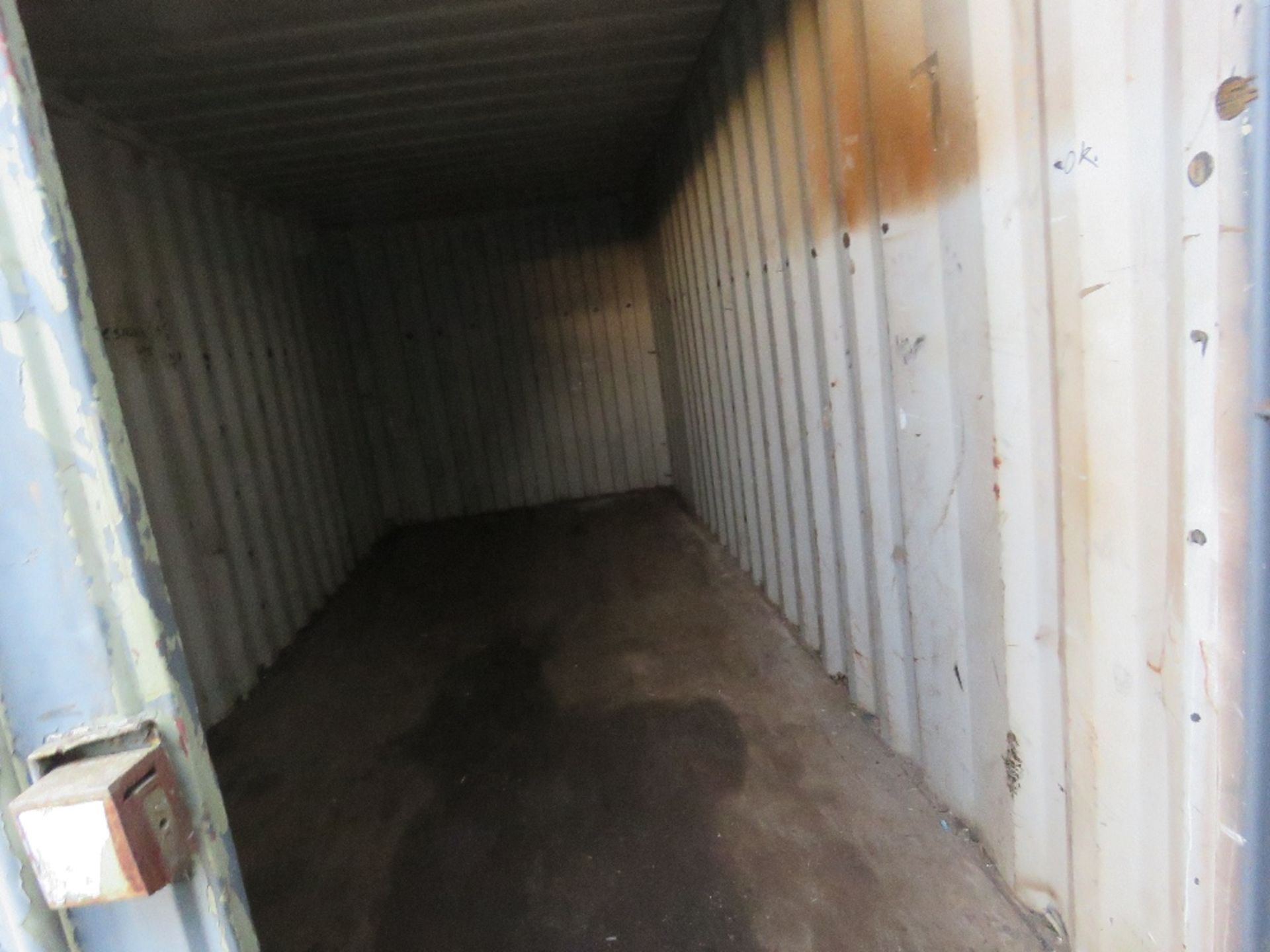 20FT LENGTH CONTAINER SECURITY STORE. THIS LOT IS SOLD UNDER THE AUCTIONEERS MARGIN SCHEME, THEREFOR - Image 2 of 6