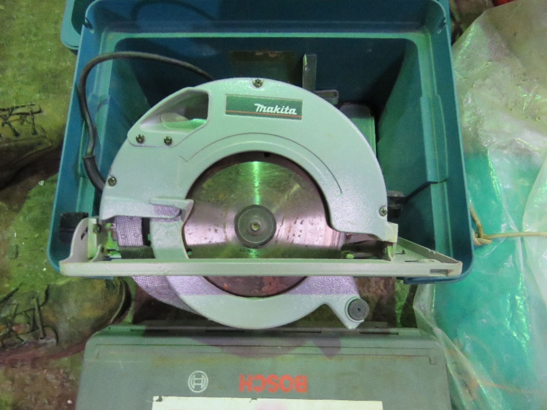 MAKITA CIRCULAR SAW, 240VOLT. RETIREMENT SALE. SOLD UNDER THE AUCTIONEERS MARGIN SCHEME THEREFORE N - Image 2 of 3