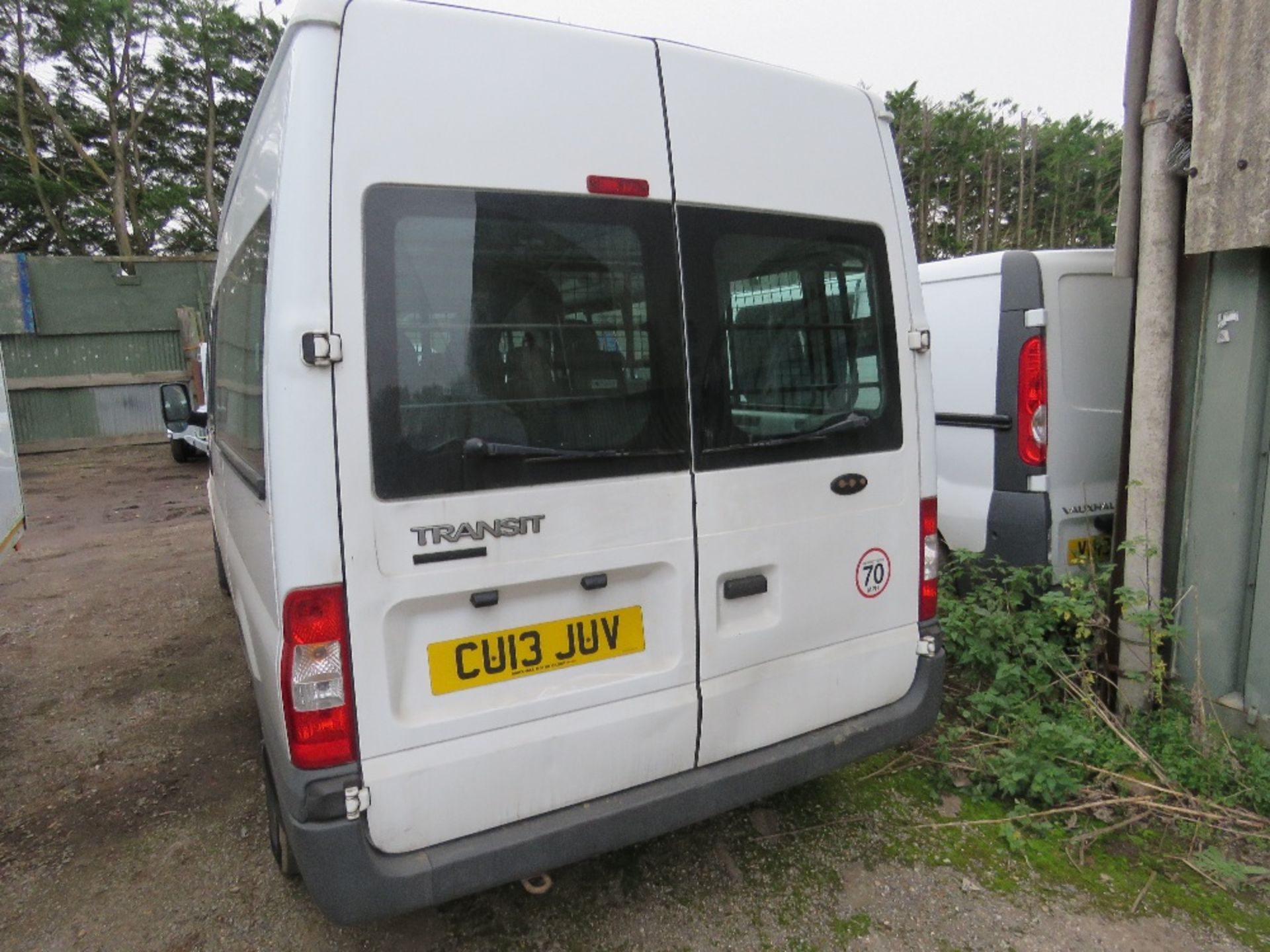 FORD TRANSIT 9 SEATER MINIBUS VAN. REG:CU13 JUV. 190,557 REC MILES. WITH V5. TESTED TILL 1/06/22. DI - Image 4 of 11