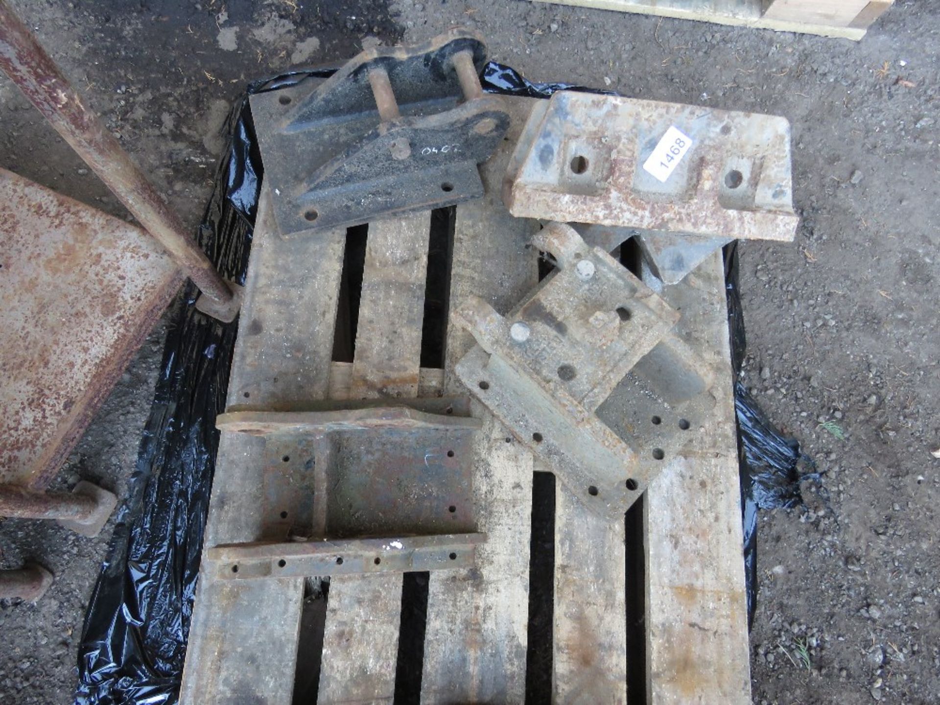 4 X ASSORTED EXCAVATOR BREAKER HEADS. - Image 2 of 3