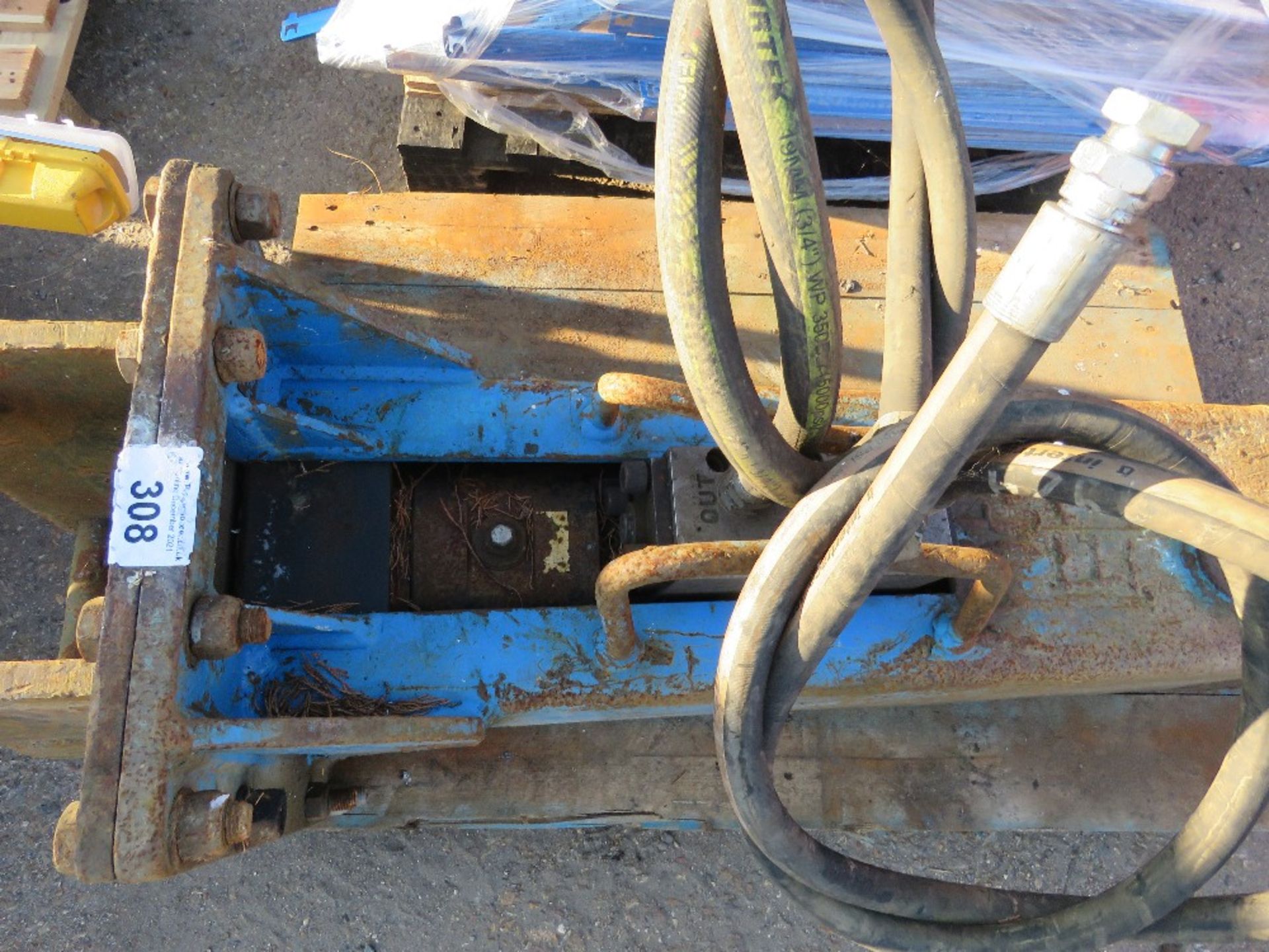 BLUE EXCAVATOR BREAKER ON 50MM PINS. 8TONNE MACHINE RATED. - Image 3 of 4