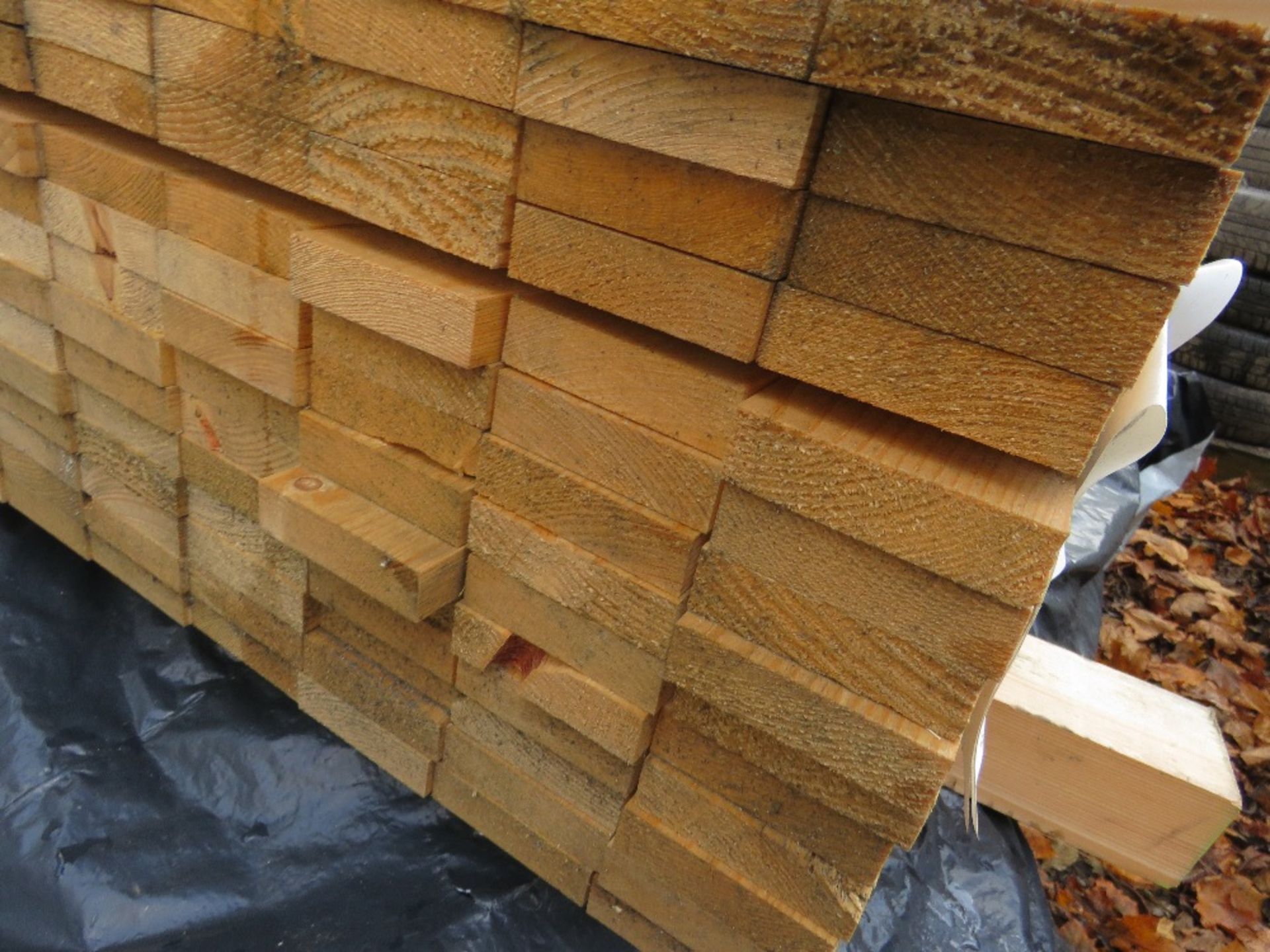 STACK OF 3 X BUNDLES OF TIMBER. H SECTION, VENETIAN SLATS AND SHIPLAP. - Image 3 of 5