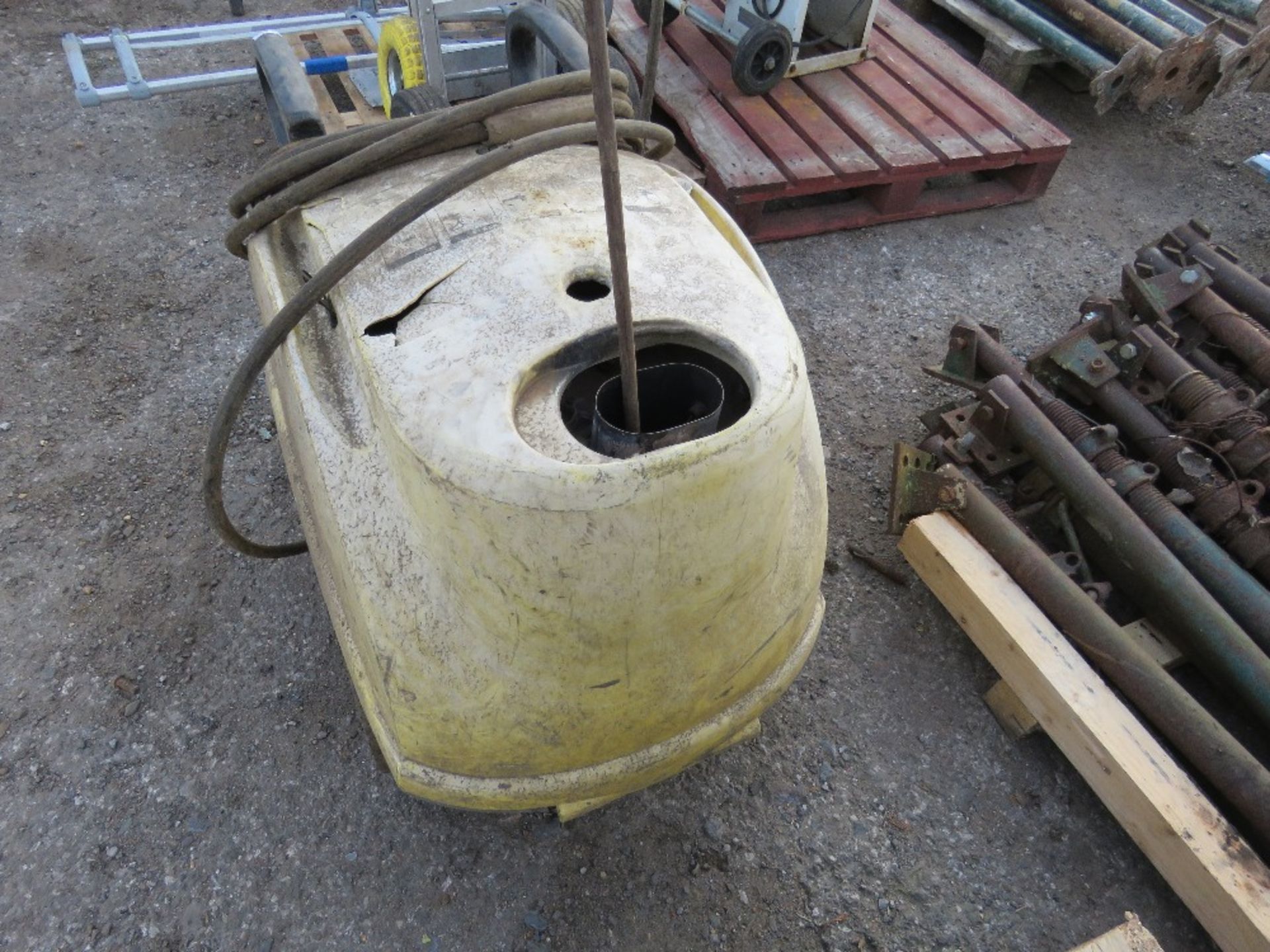 KARCHER HDS 601C ECO 240VOLT POWERED STEAM CLEANER. THIS LOT IS SOLD UNDER THE AUCTIONEERS MARGIN SC - Image 3 of 4