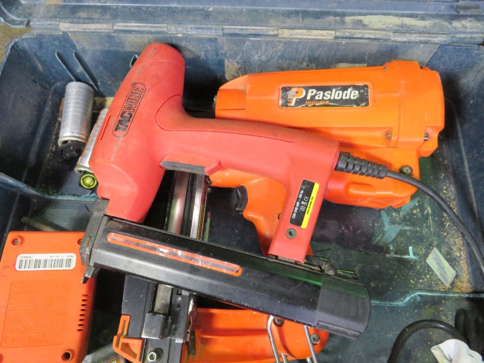 PASLODE SECOND FIX NAIL GUN PLUS MAINS BRAD NAILER. SOLD UNDER THE AUCTIONEERS MARGIN SCHEME THEREFO - Image 2 of 2