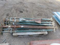 PALLET CONTAINING 10 X ACROW TYPE SUPPORT PROPS PLUS 2 X STRONGBOYS. THIS LOT IS SOLD UNDER THE AUCT