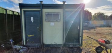 JACKLEGGED PORTABLE TOILET. BUYER TO COLLECT FROM WICKFORD ESSEX. ASSISTANCE WITH LOADING ONTO A SUI